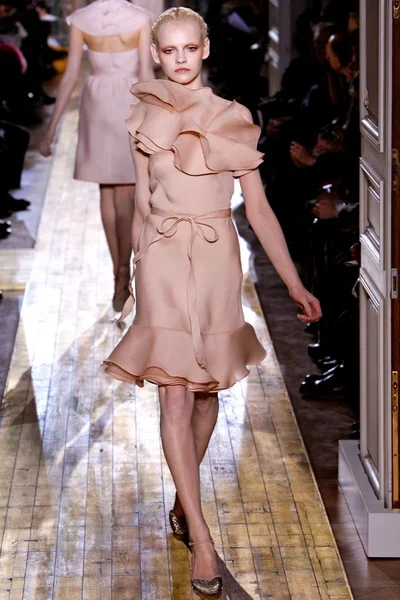 Look 15